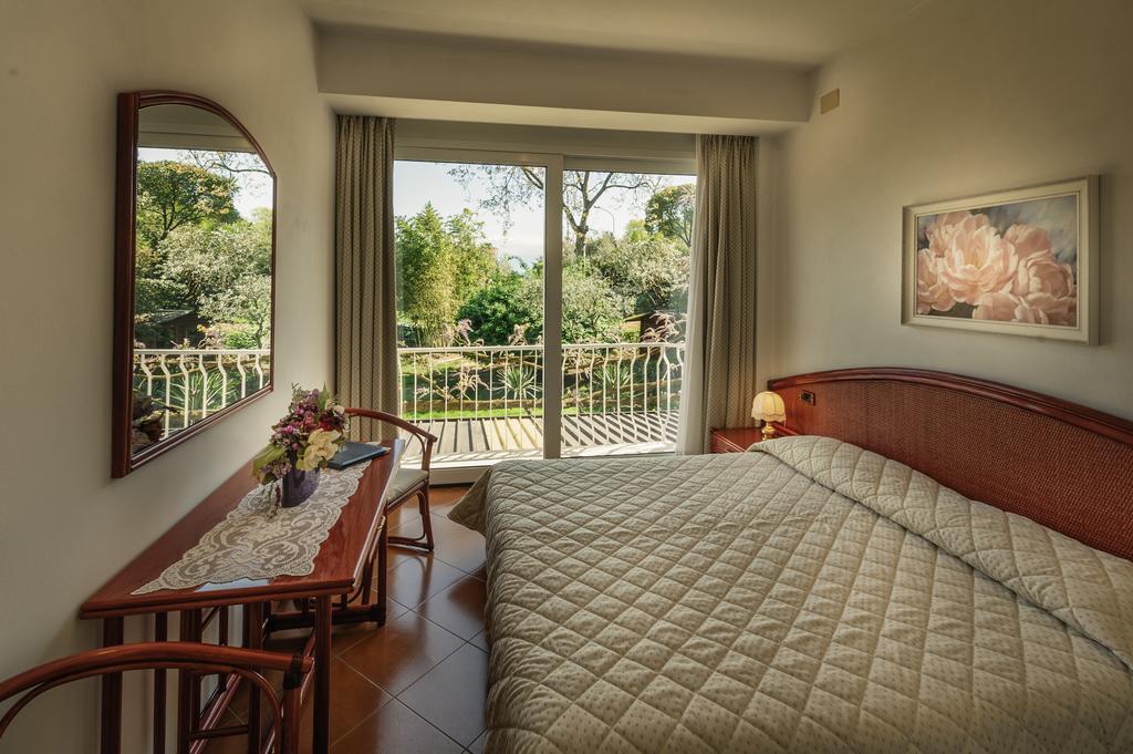 Hotel Garden Zorzi San Felice del Benaco Room photo